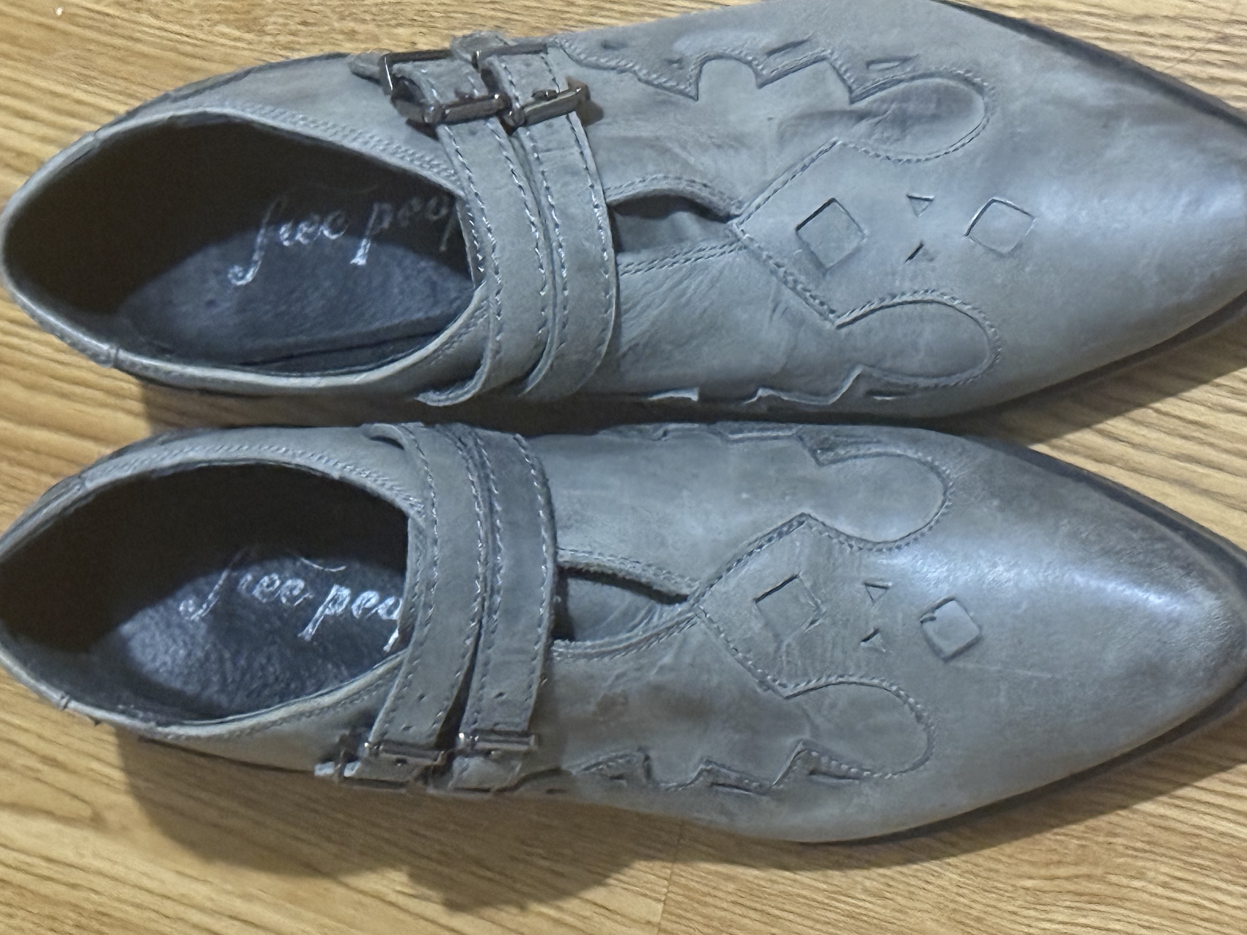 Women's pointed-toe heeled shoes