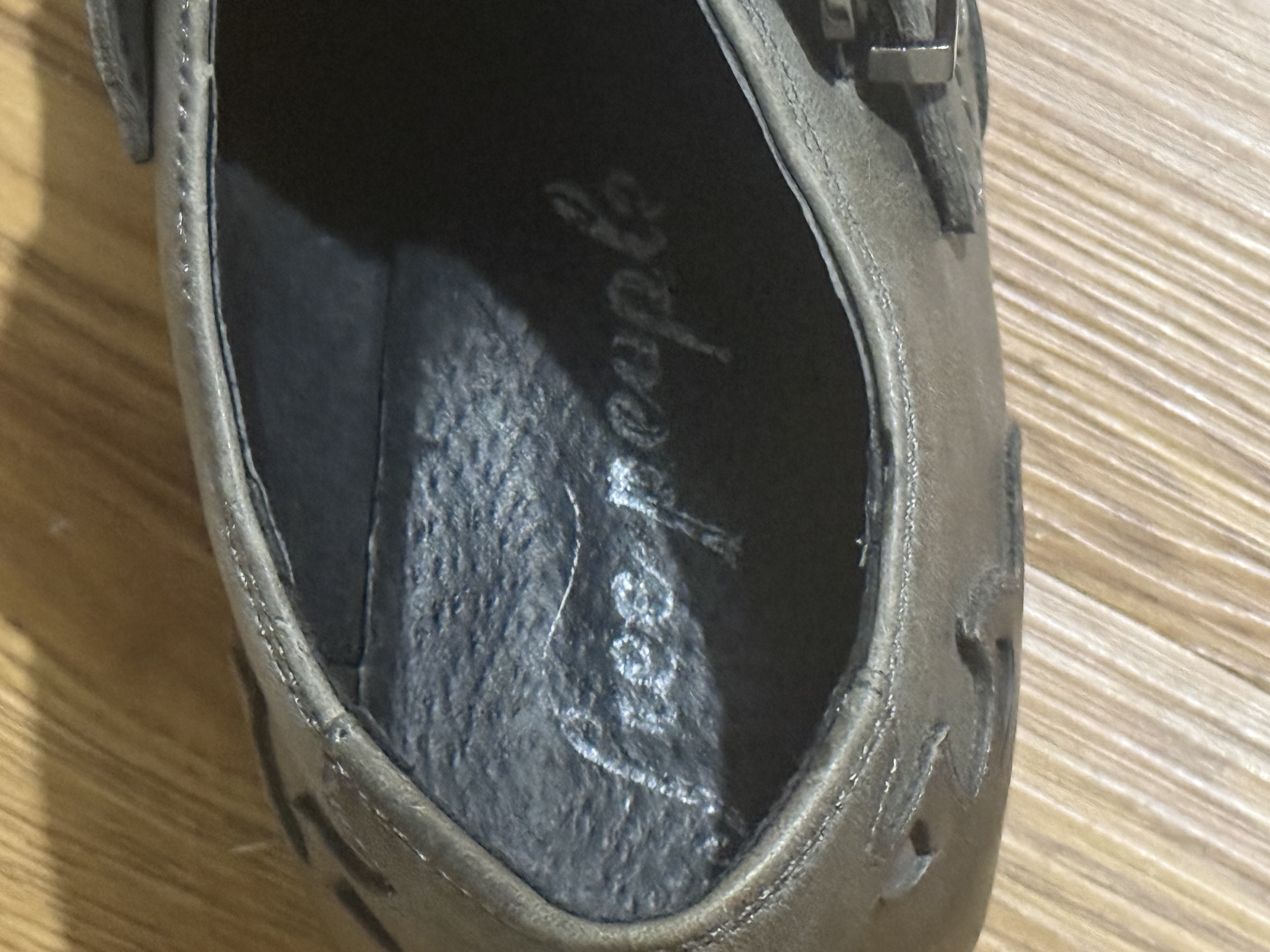 Women's pointed-toe heeled shoes