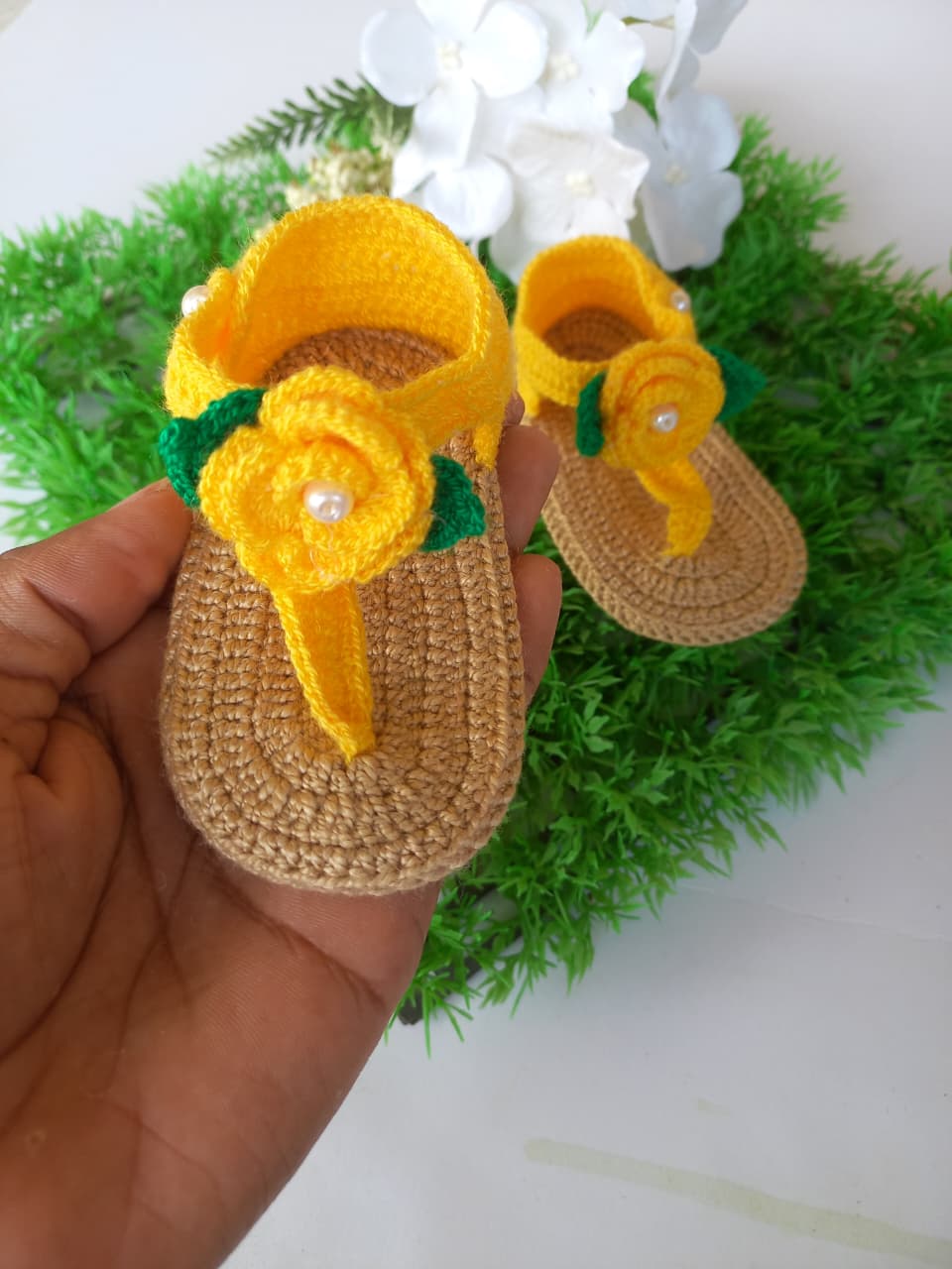 Sandalias a crochet perladas