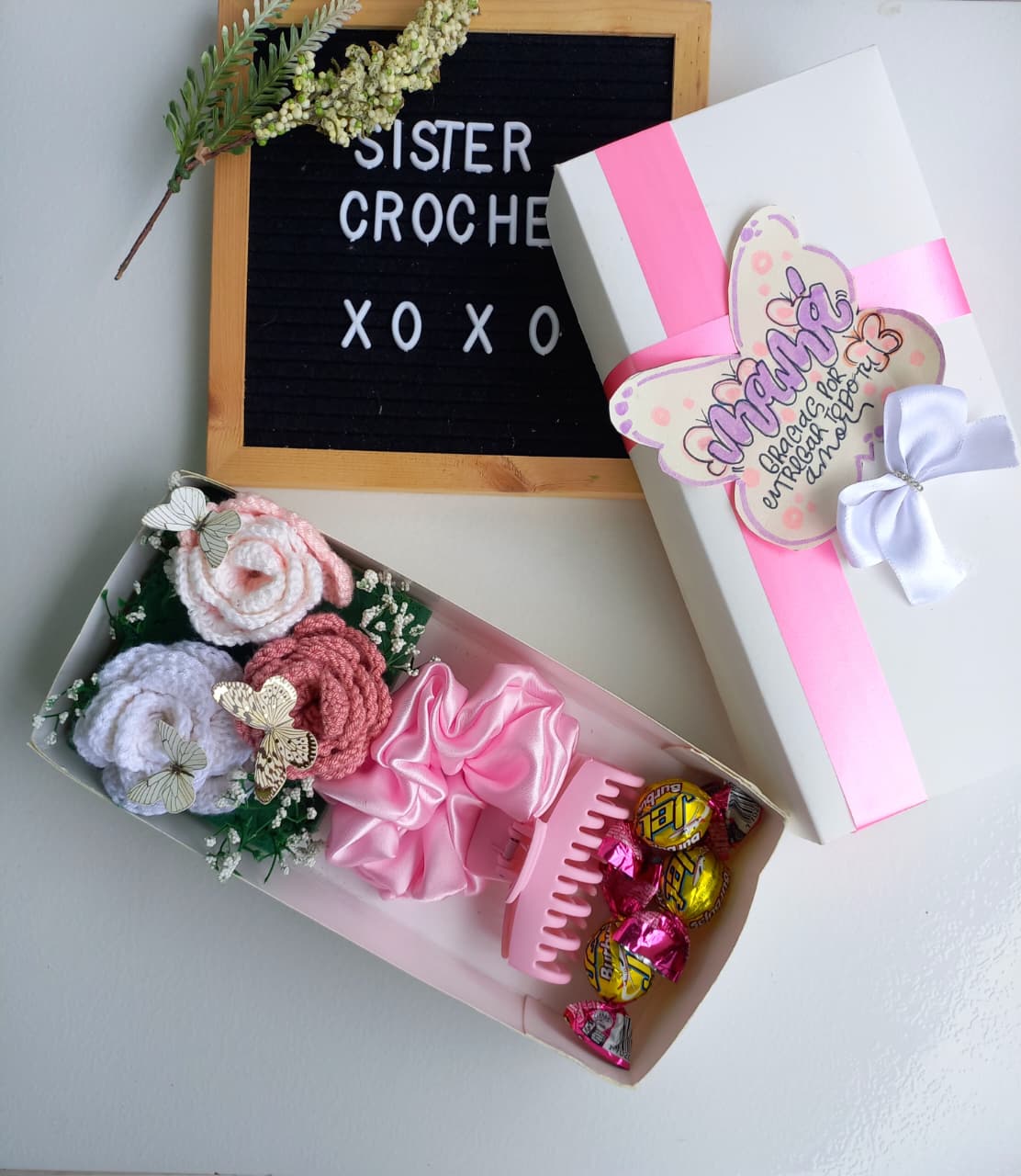 Caja con rosas a crochet
