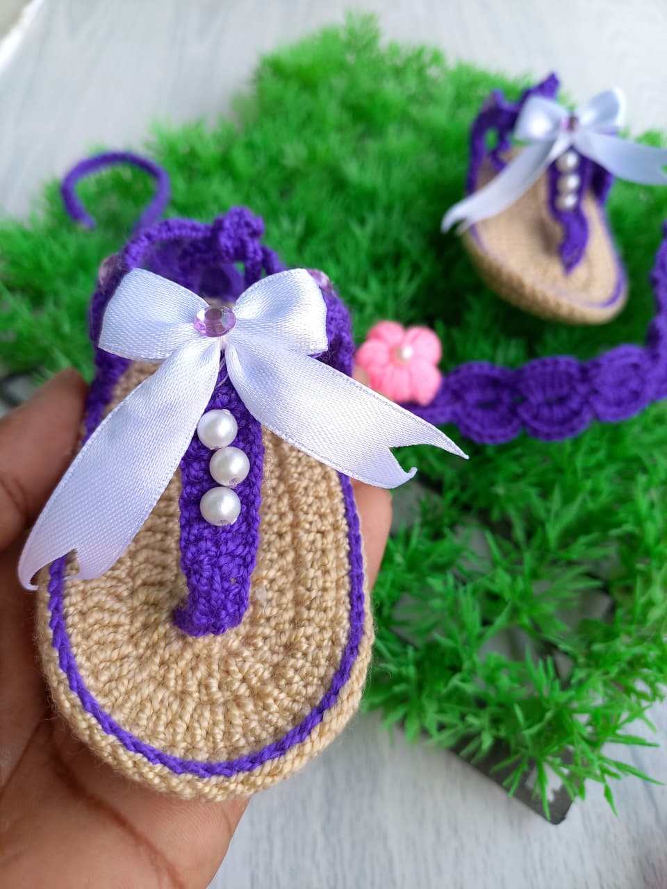 Sandalias a crochet perladas