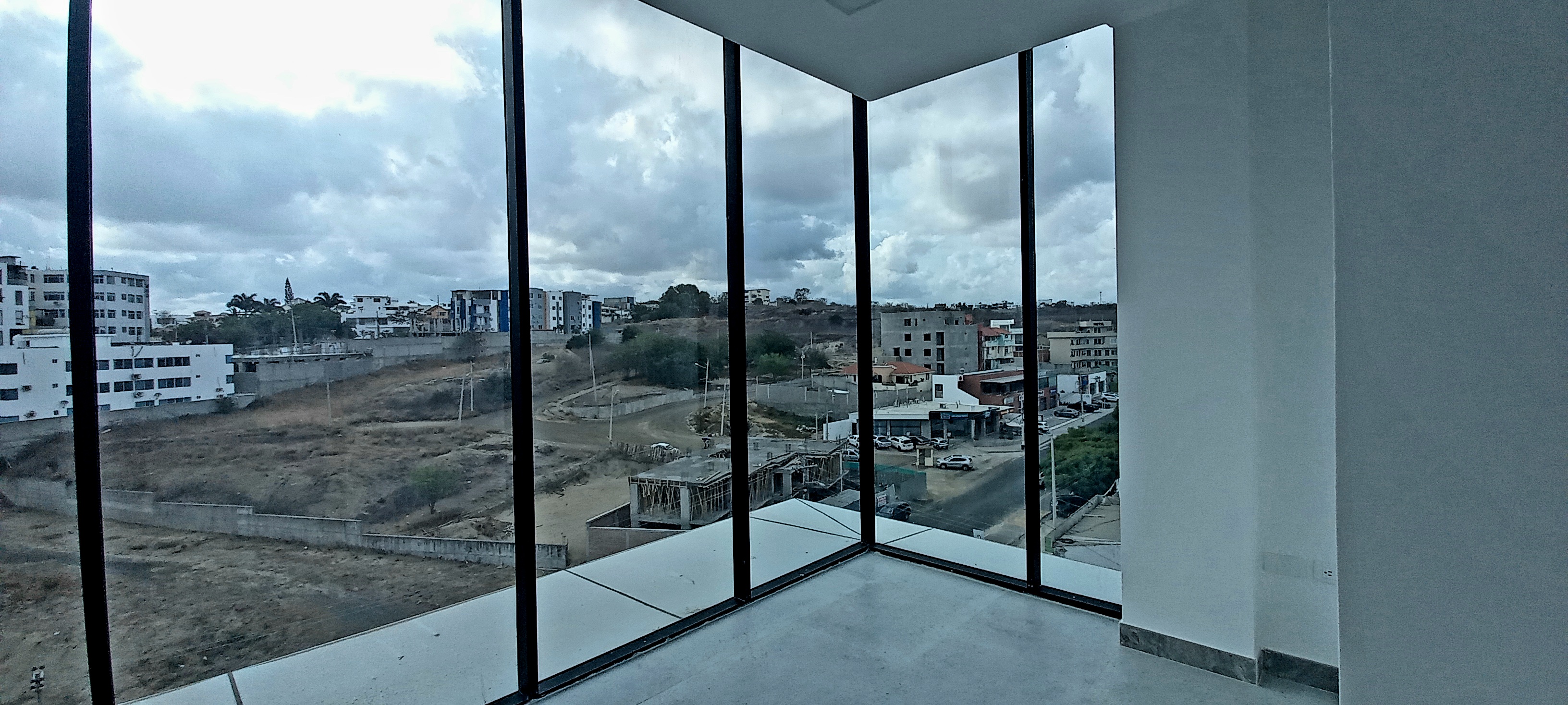 Consultorio en venta o alquiler en Manta sector barbasquillo 