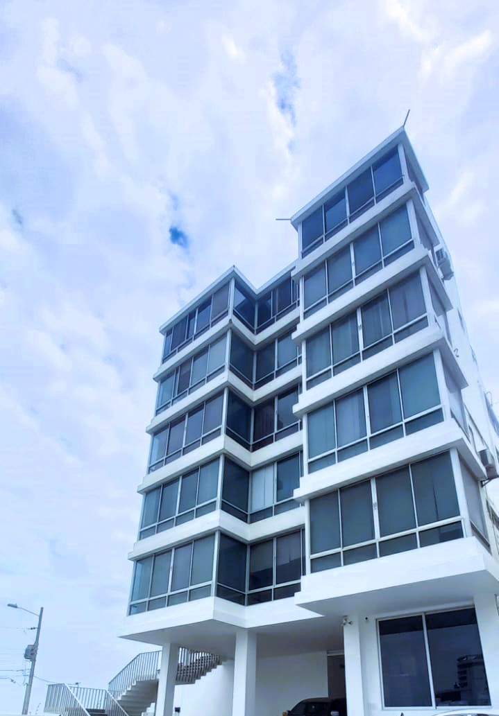 Departamento remodelado con vista al mar -Manta