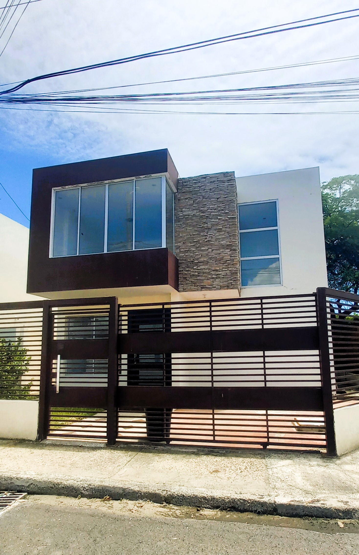 ✨ “Tu hogar ideal te espera en Manta 2000”