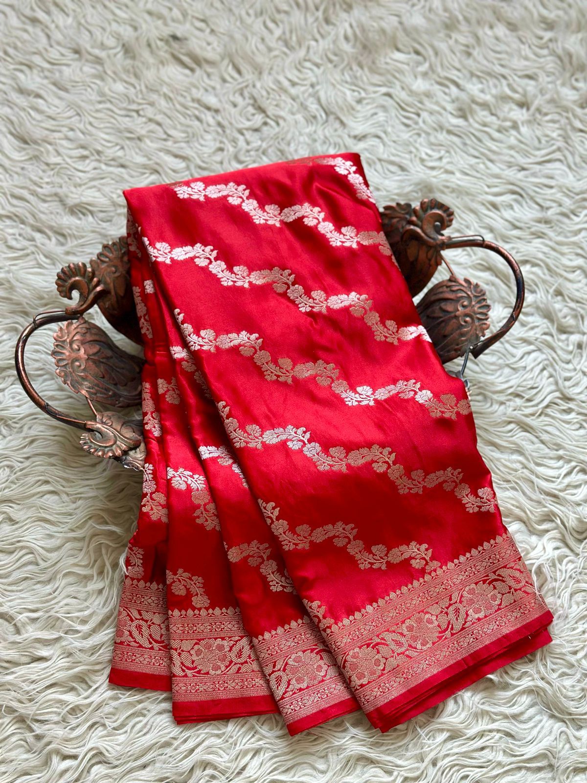 Graceful Mashru Silk Saree with Floral Vine Zari Weave
