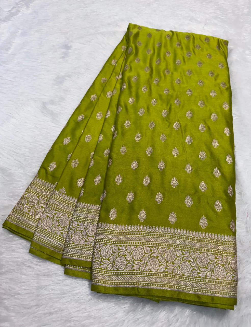 Elegant Mehendi Green Mashru Silk Saree with Antique Gold Zari Weave