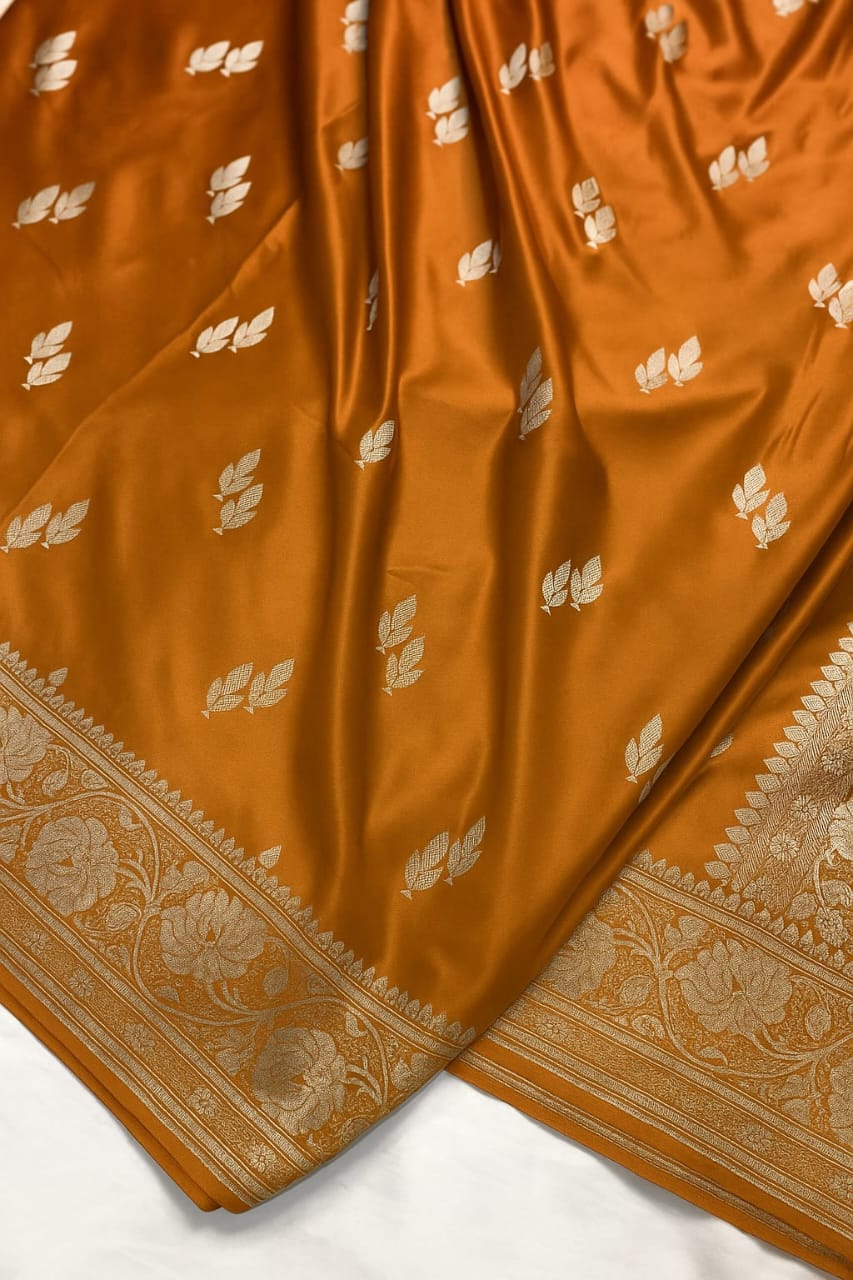 Dazzling Mashru Silk Saree with Elegant Silver Zari Motifs
