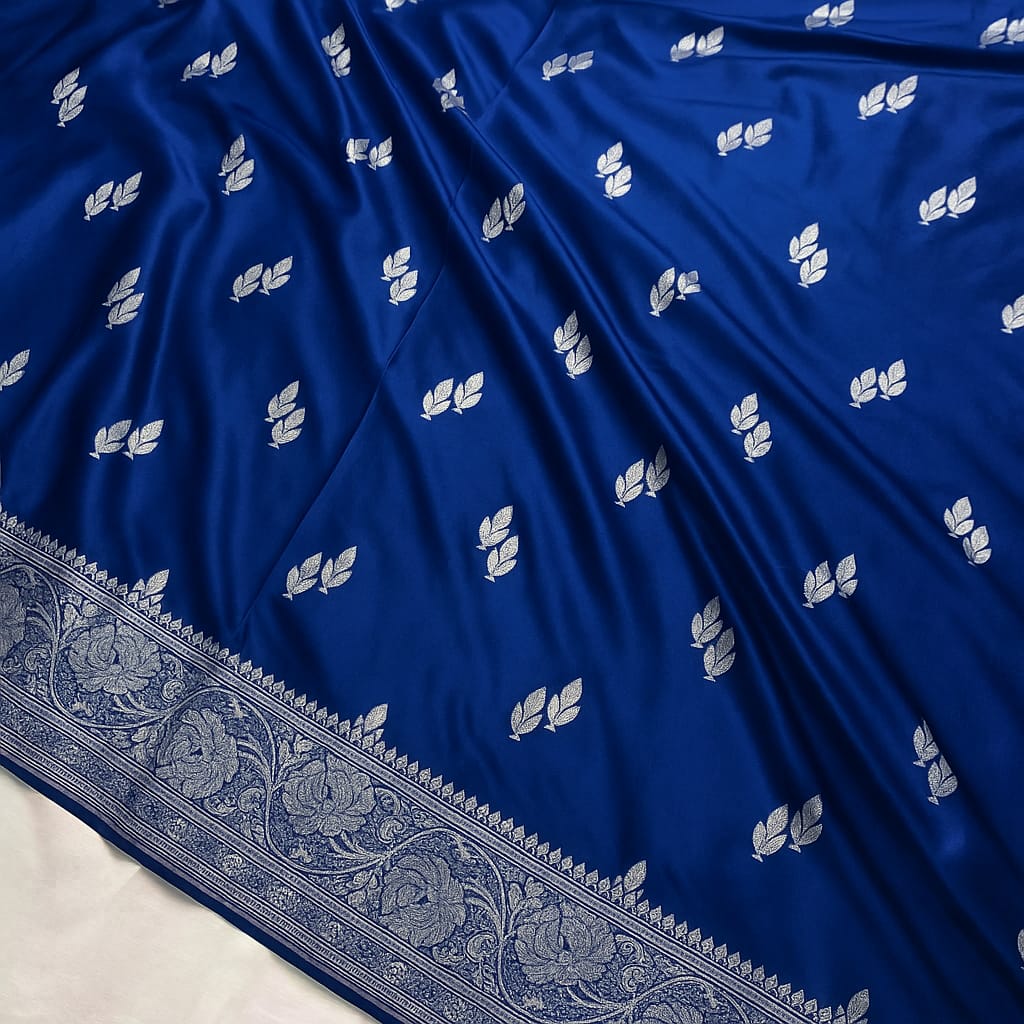 Dazzling Mashru Silk Saree with Elegant Silver Zari Motifs