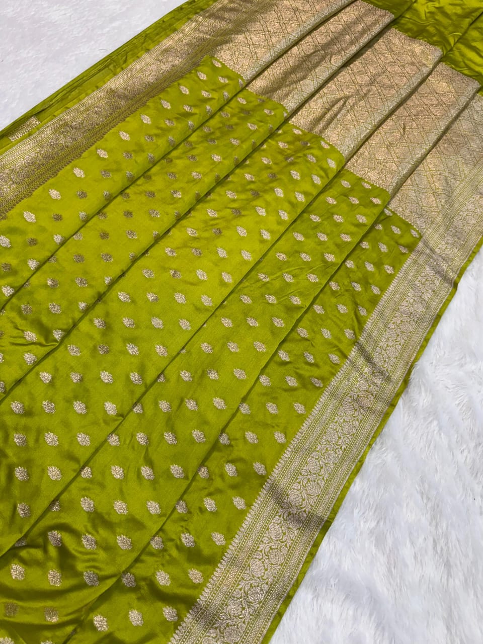 Elegant Mehendi Green Mashru Silk Saree with Antique Gold Zari Weave