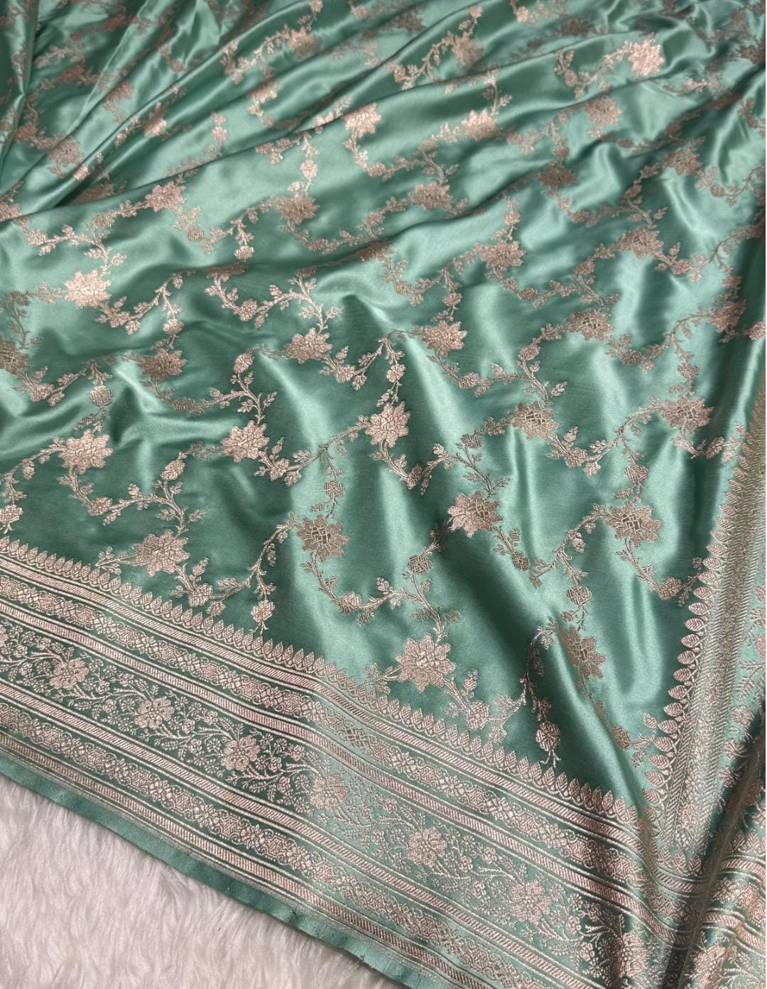 Elegant Soft Silk Saree with Silver Zari Floral Vine Jaal