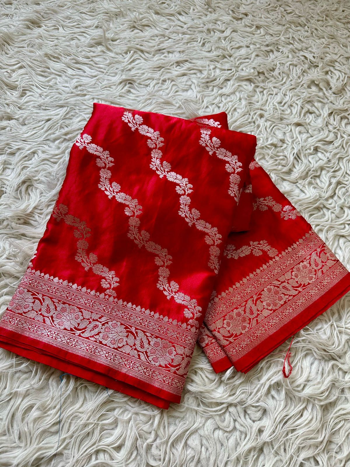 Graceful Mashru Silk Saree with Floral Vine Zari Weave