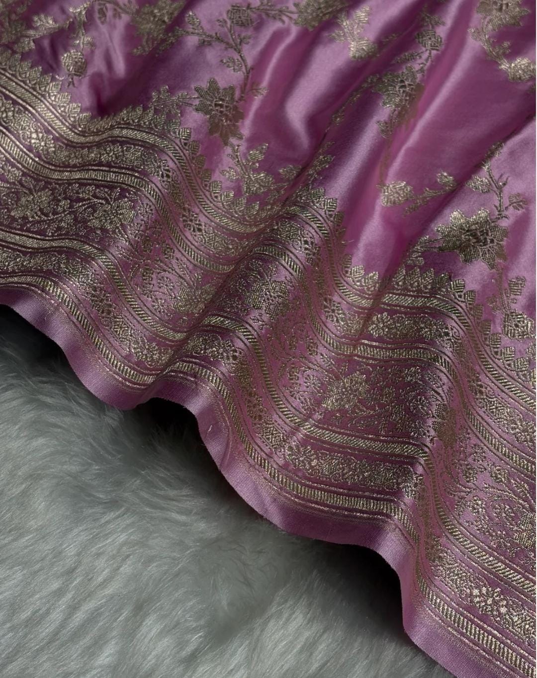 Elegant Soft Silk Saree with Silver Zari Floral Vine Jaal