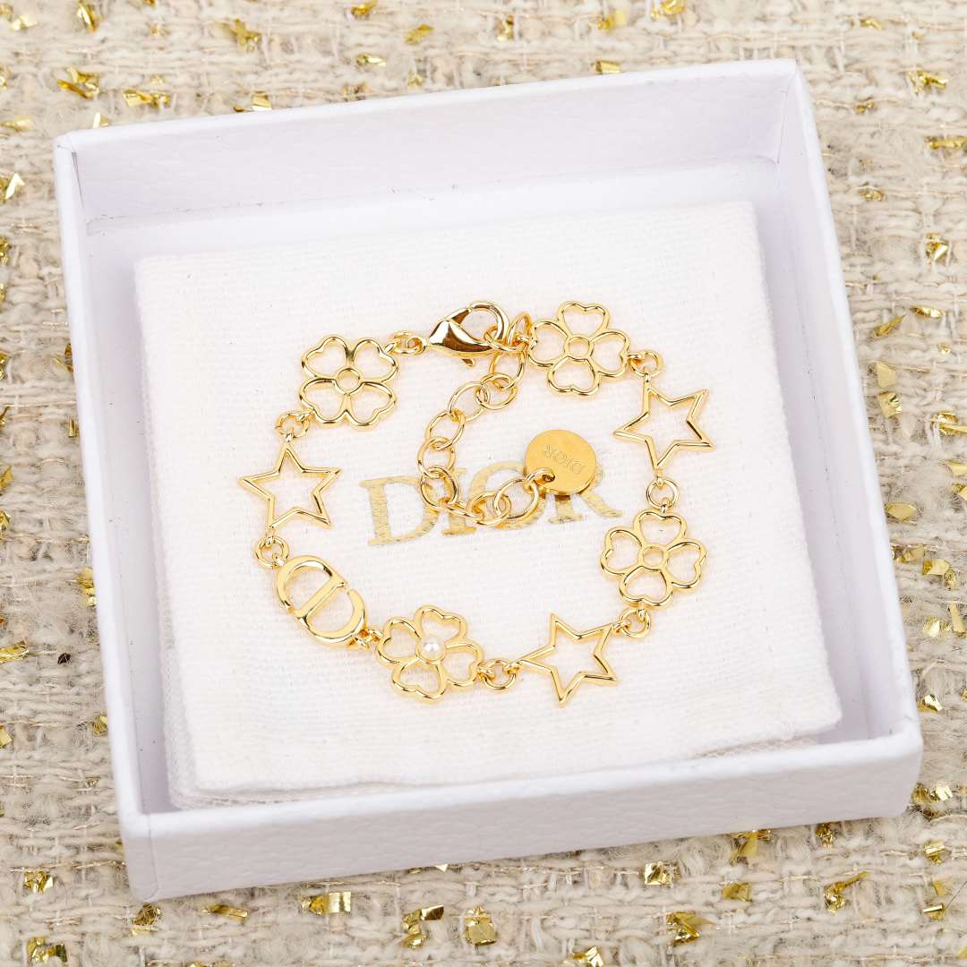 CD Hollow Star Grass Bracelet Item No.250487