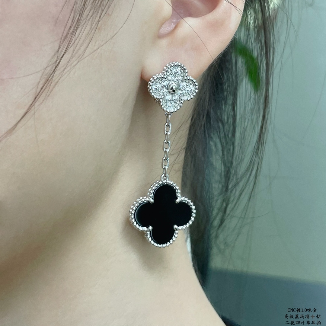2 Four-Leaf Clover Earrings Item No.0350