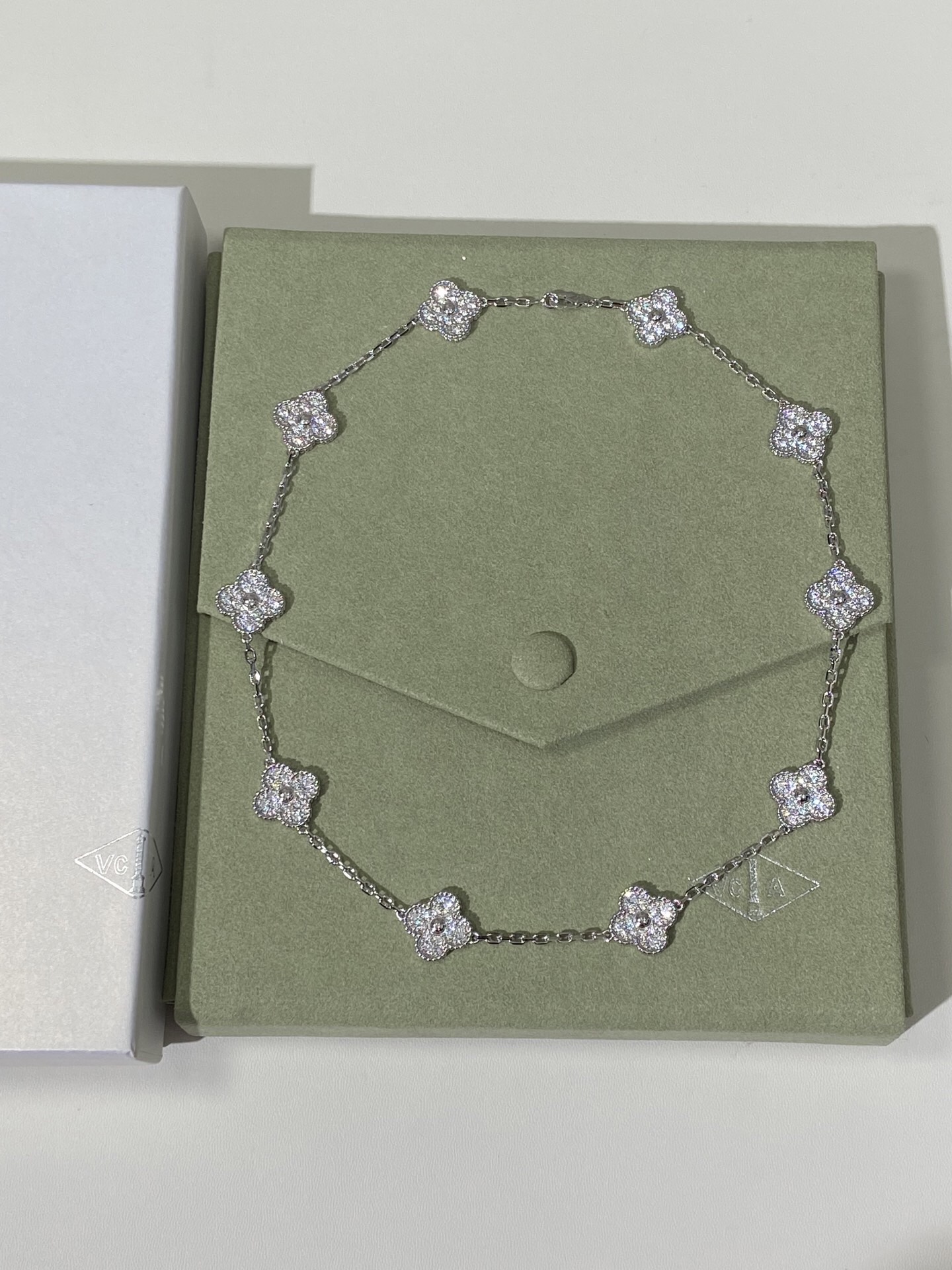 10 Four-Leaf Clover Necklace Item No. B1036