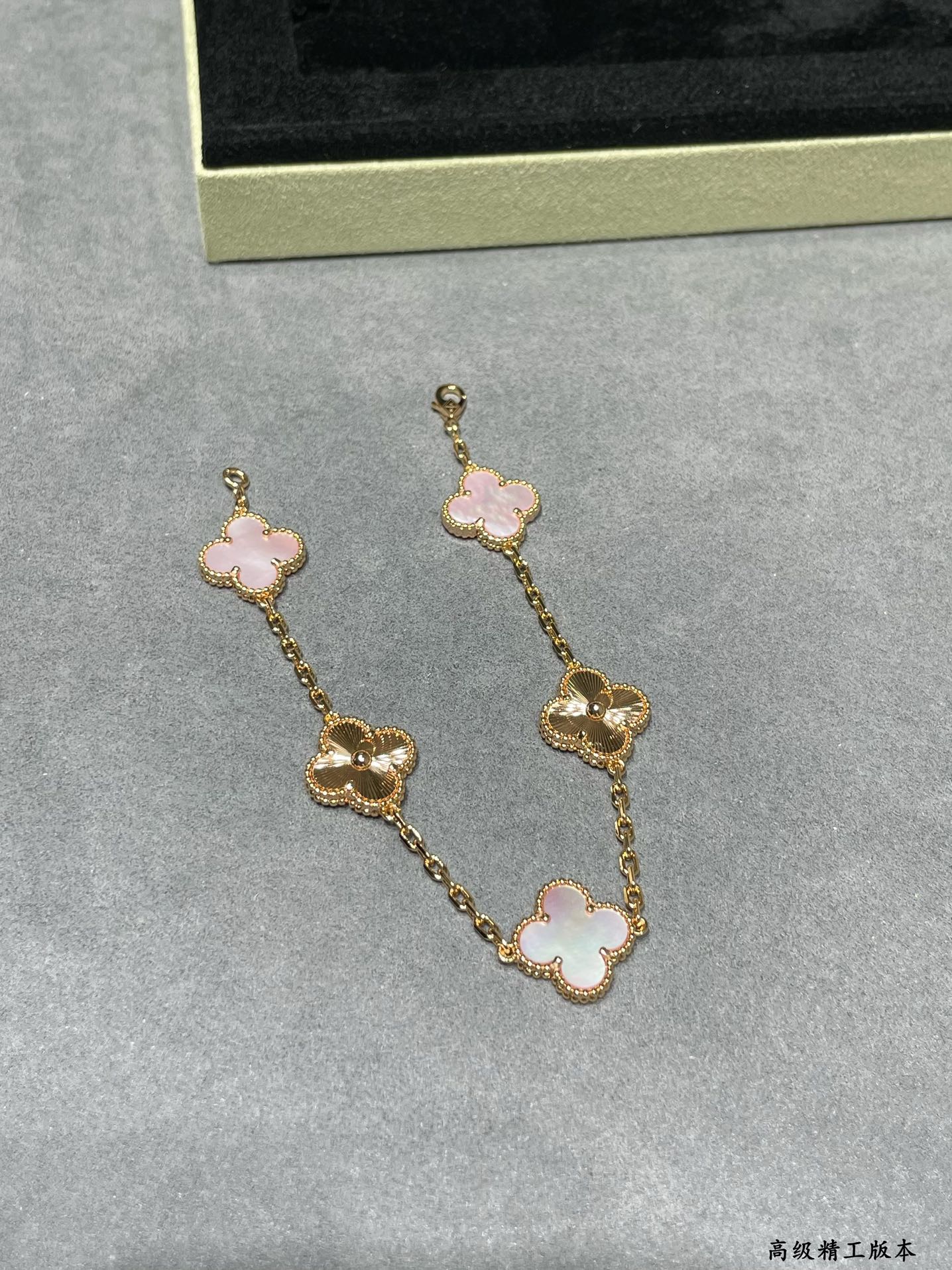 5-Bead Four-Leaf Mother-of-Pearl Bracelet Item No.0441