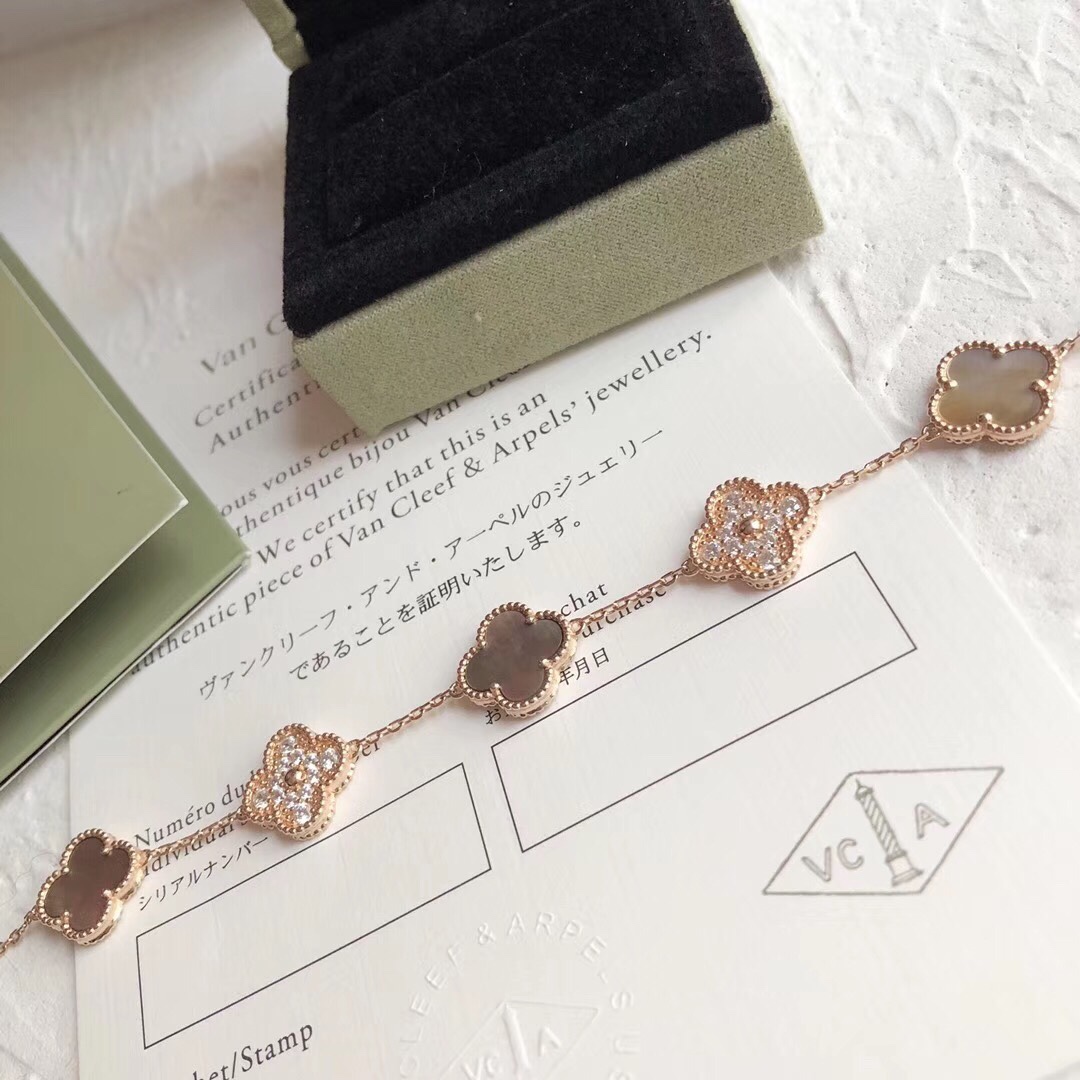 Four-leaf Clover Mother-of-pearl Bracelet Item No. 053068