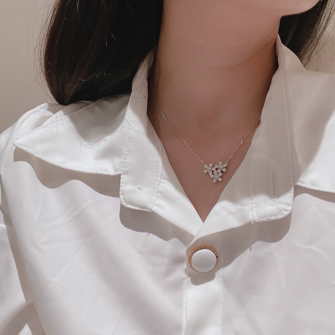 Flower Diamond Necklace Item No. 46015