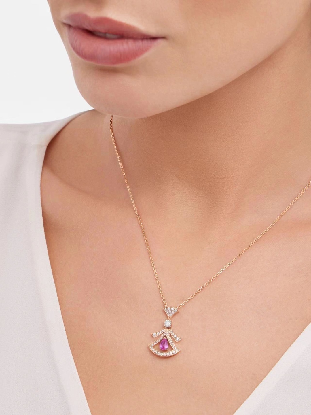 Fan-Shaped Diamond Necklace Item No.208688