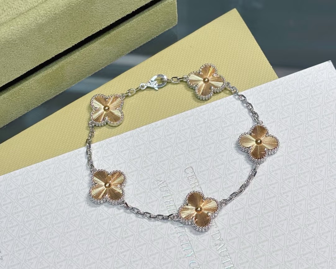 5-leaf Clover Bracelet Item No.HY280330