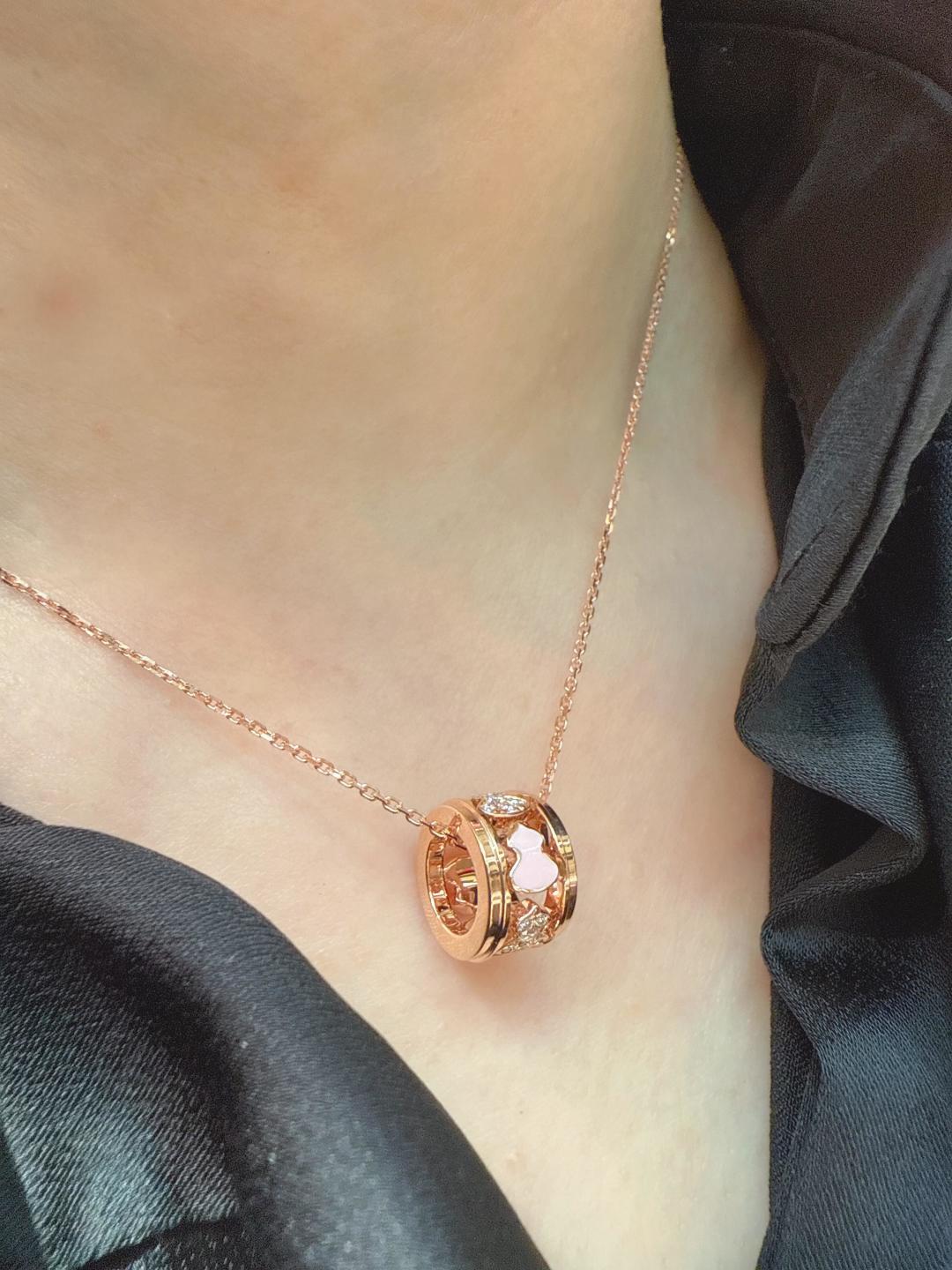 Hollow Ring Diamond Necklace Item No.250006