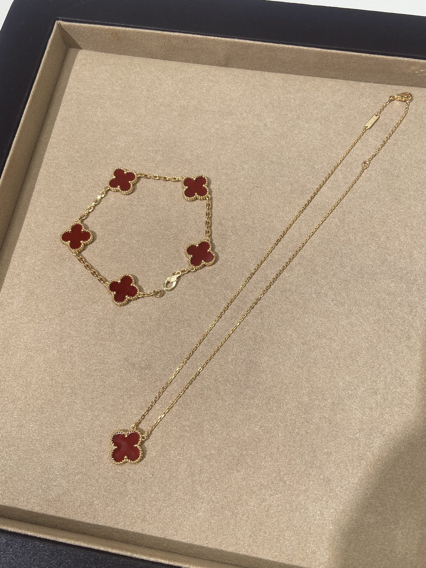 5-piece Four-leaf Alhambra bracelet Item No.RD355
