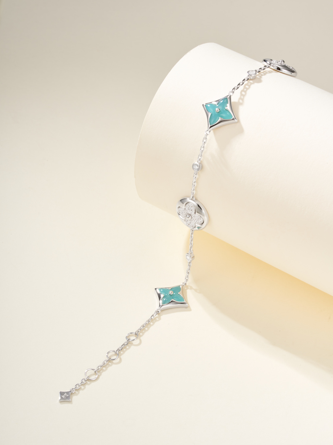 Four-leaf Clover Diamond Bracelet Item No. 13578
