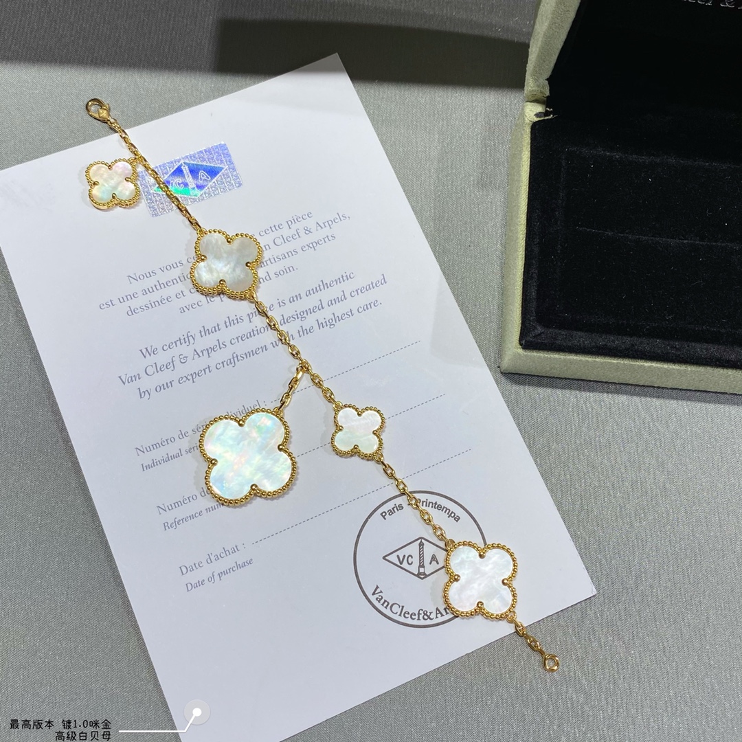 5-Leaf Clover Mother-of-pearl Bracelet Item No.0643