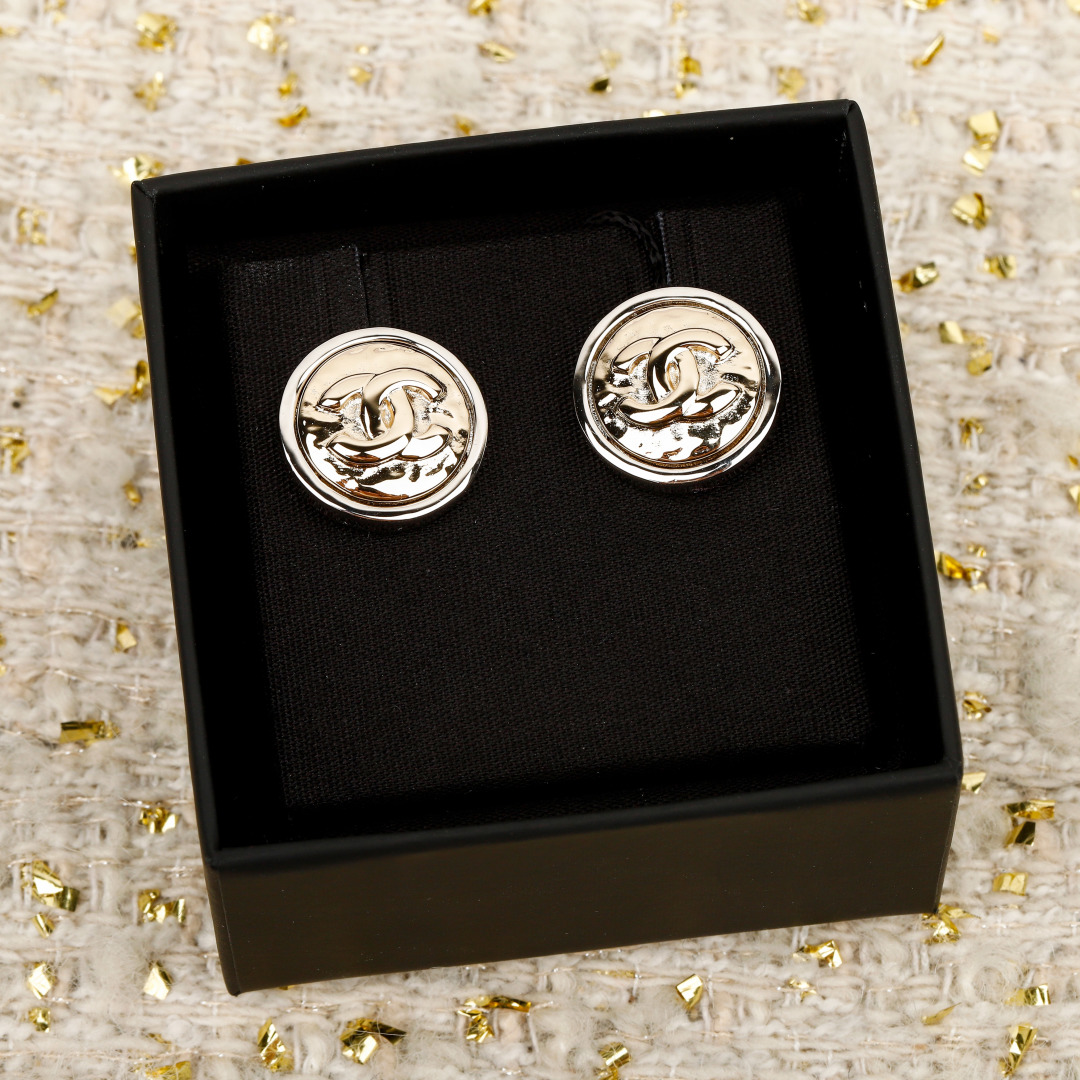 Button Double C Earrings Item No.250526