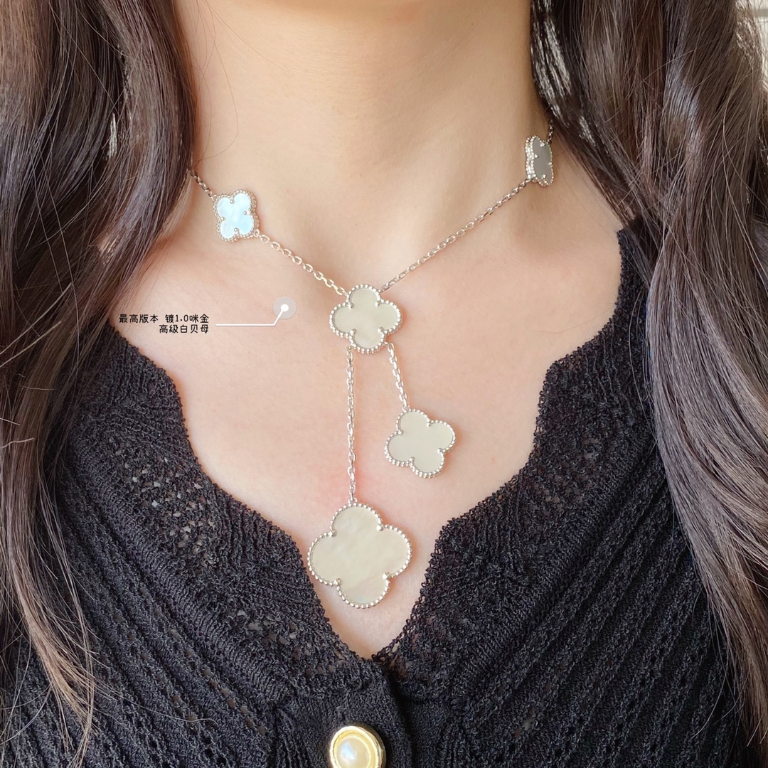 6 Four-Leaf Clover Mother-of-Pearl Necklace Item No.0181