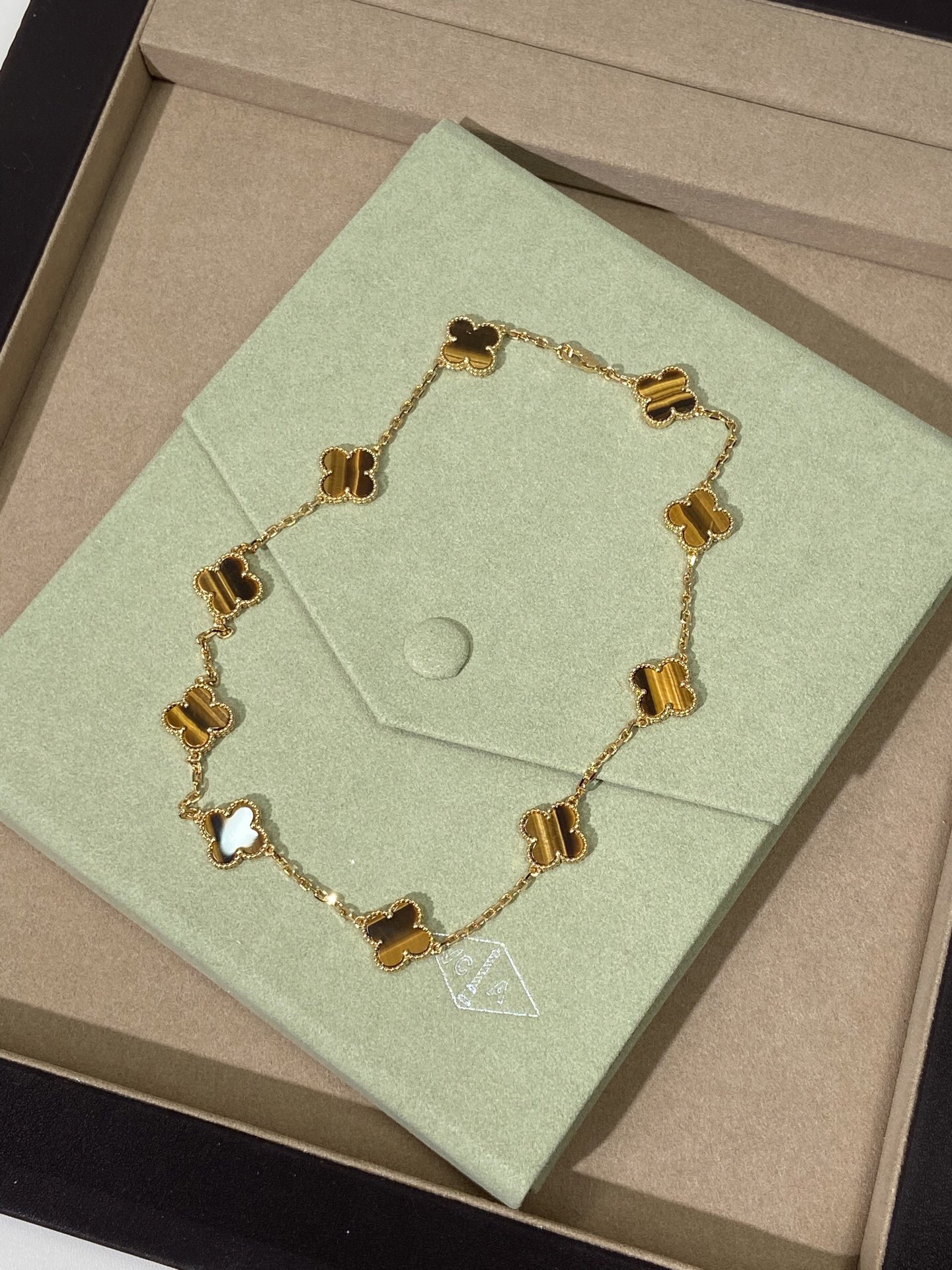 10 Four-Leaf Clover Necklace Item No. B1035