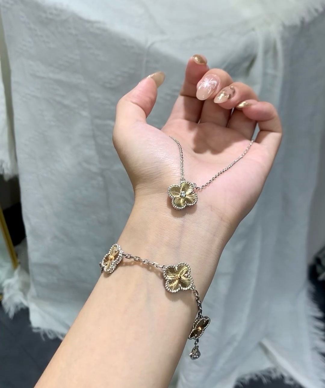 5-leaf Clover Bracelet Item No.HY280330