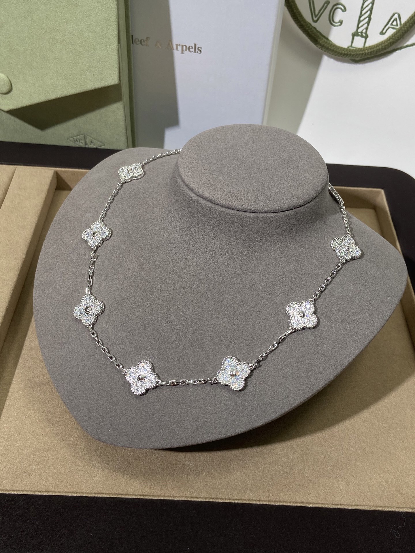 10 Four-Leaf Clover Necklace Item No. B1036