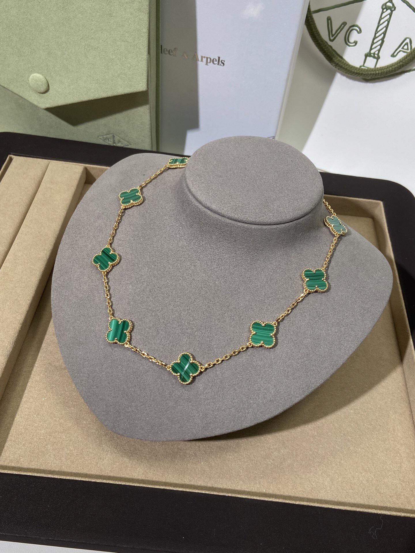 10 Four-Leaf Clover Necklace Item No. B1039