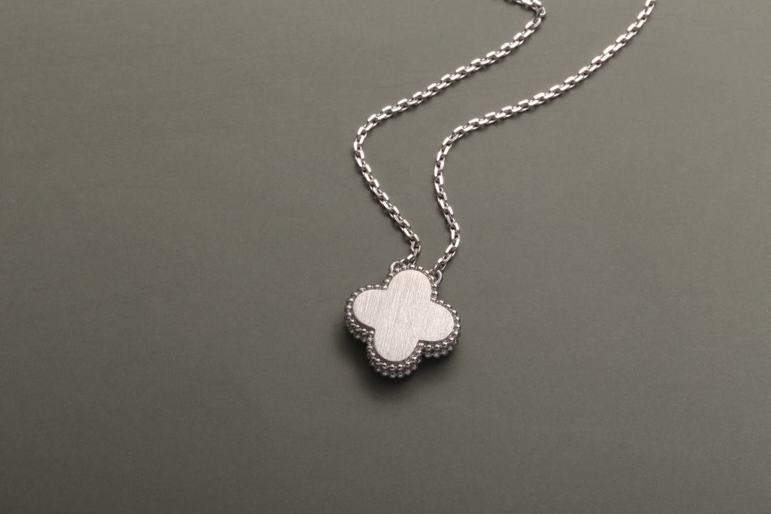 Four-leaf Clover Necklace Item No.HY280392