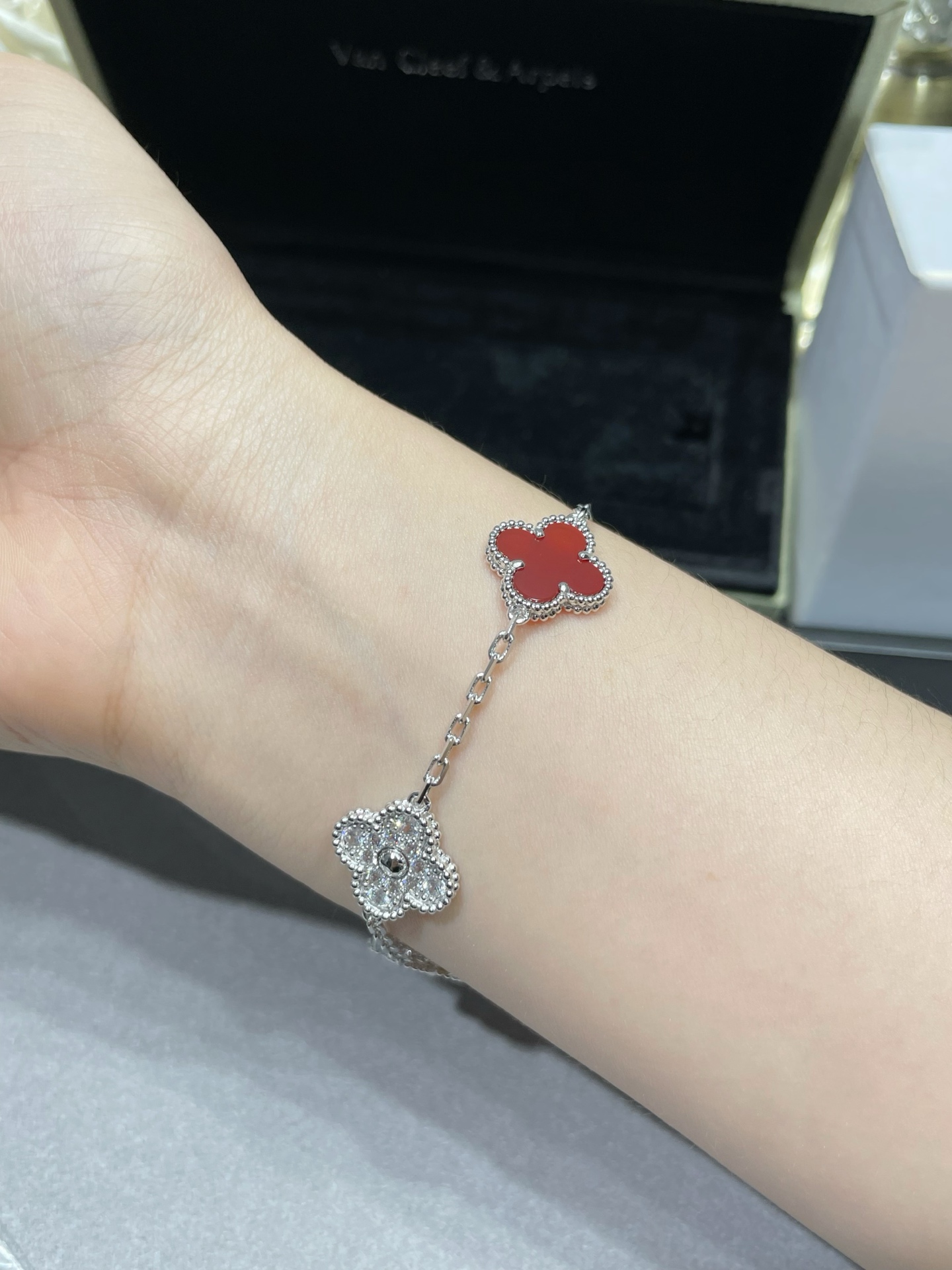Four-leaf Clover Diamond Bracelet Item No. 14039