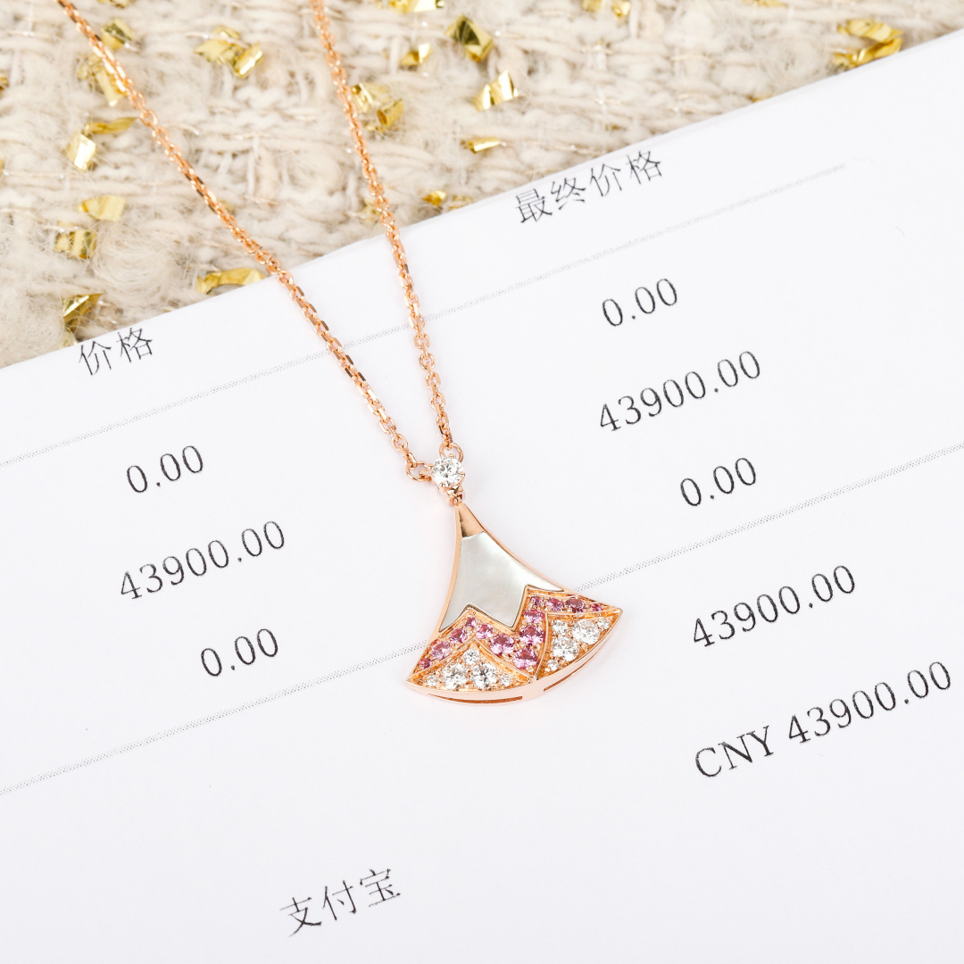Mother-of-pearl Colored Diamond Necklace Item No.250382