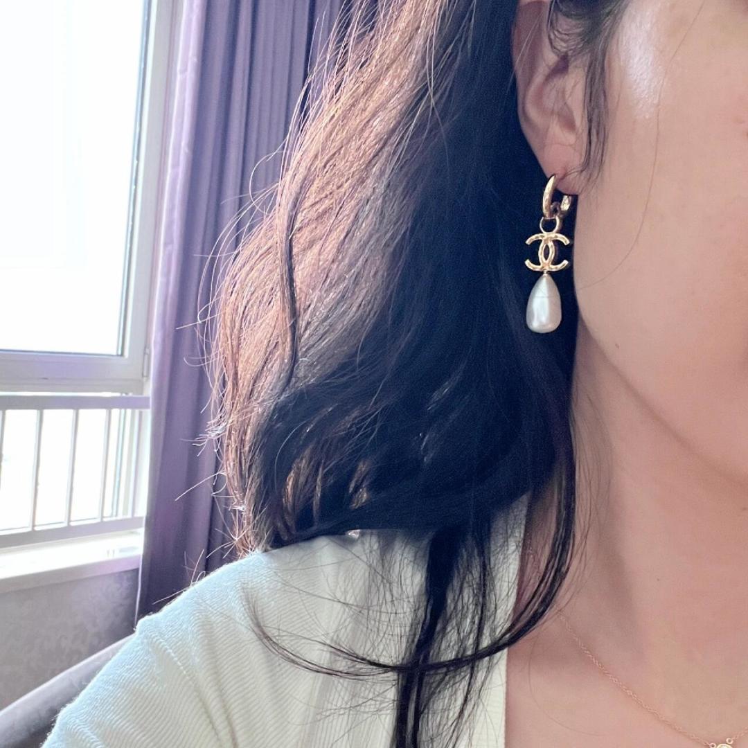 Double C Water Drop Pearl Earrings Item No.210629