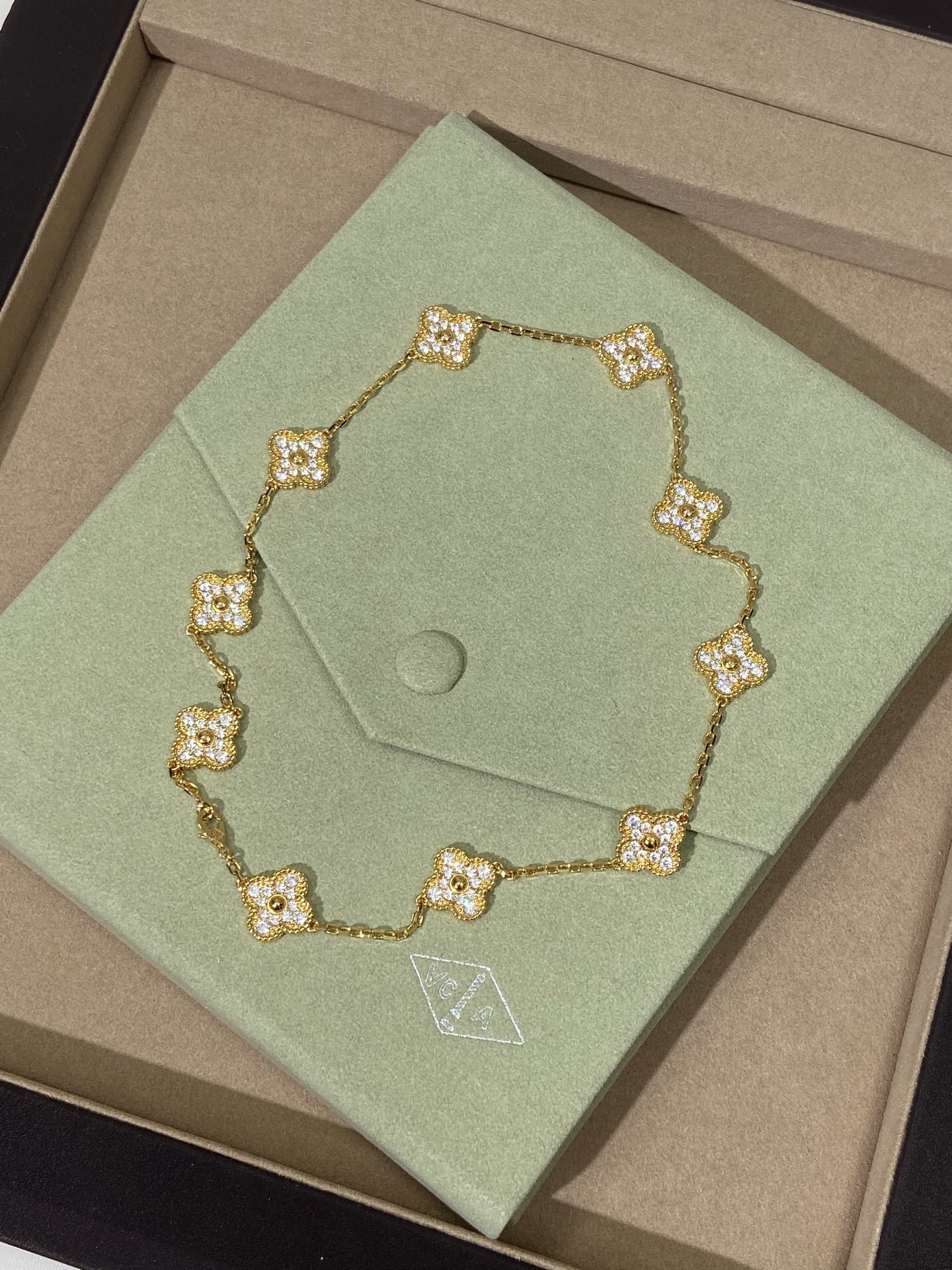 10 Four-Leaf Clover Necklace Item No. B1042