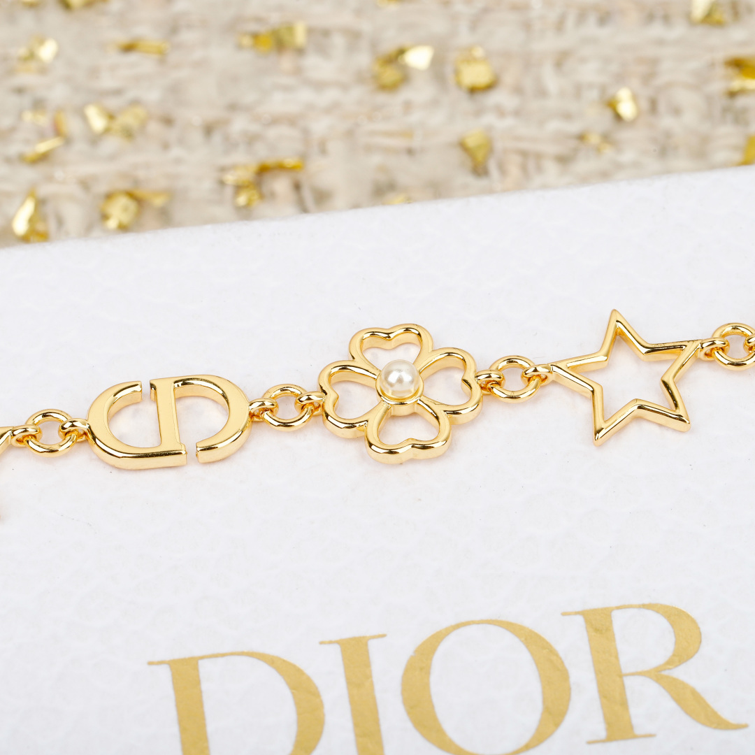 CD Hollow Star Grass Bracelet Item No.250487