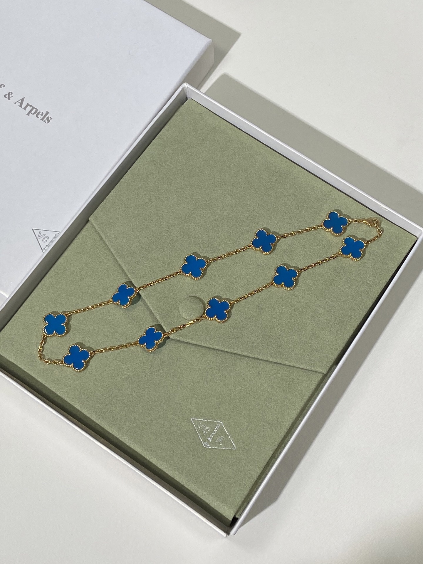 10 Four-Leaf Clover Necklace Item No. B1037