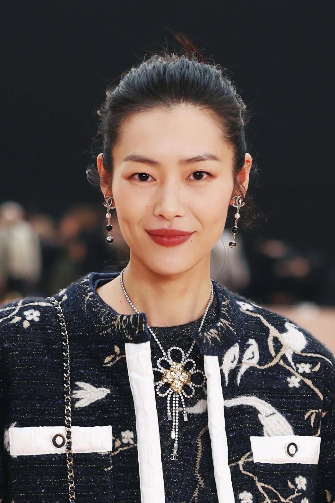 Black Enamel Earrings Item No.250493