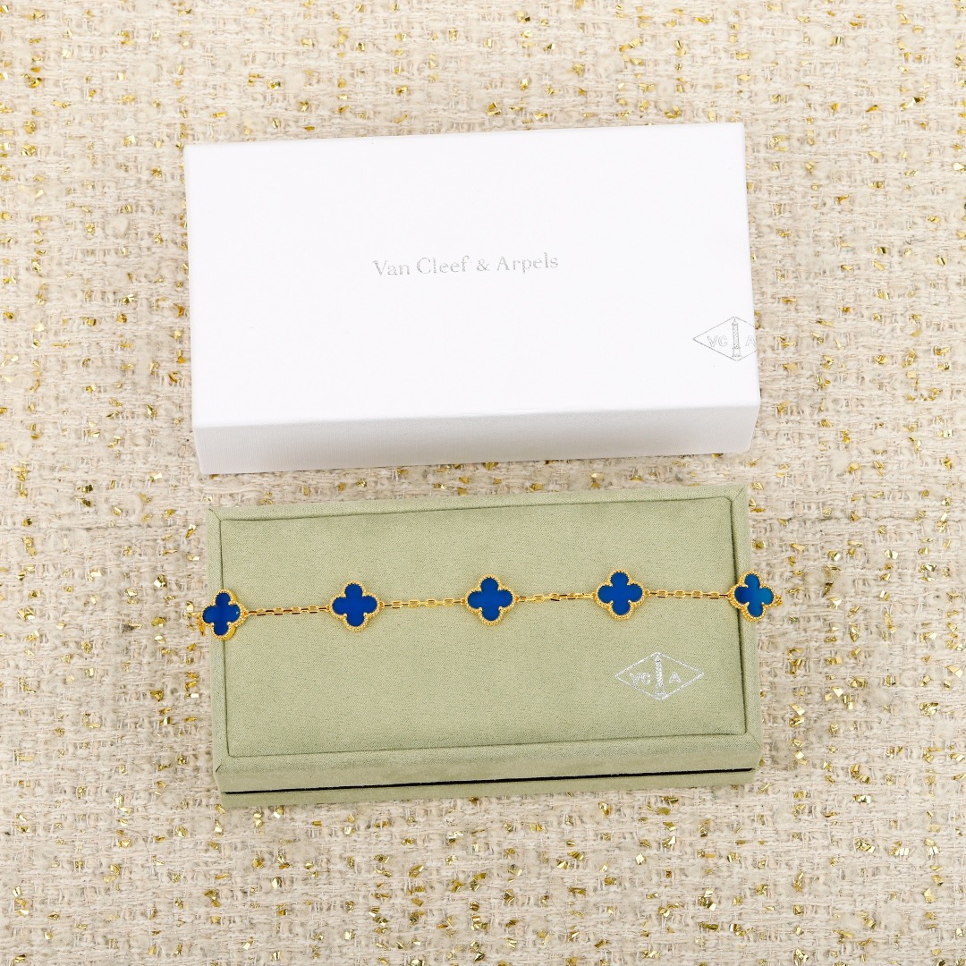 5-Leaf Clover Agate Bracelet Item No.3120