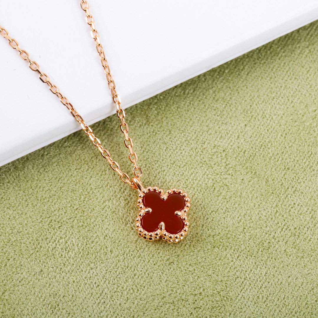 Four-leaf Clover Agate Necklace Item No. 203501