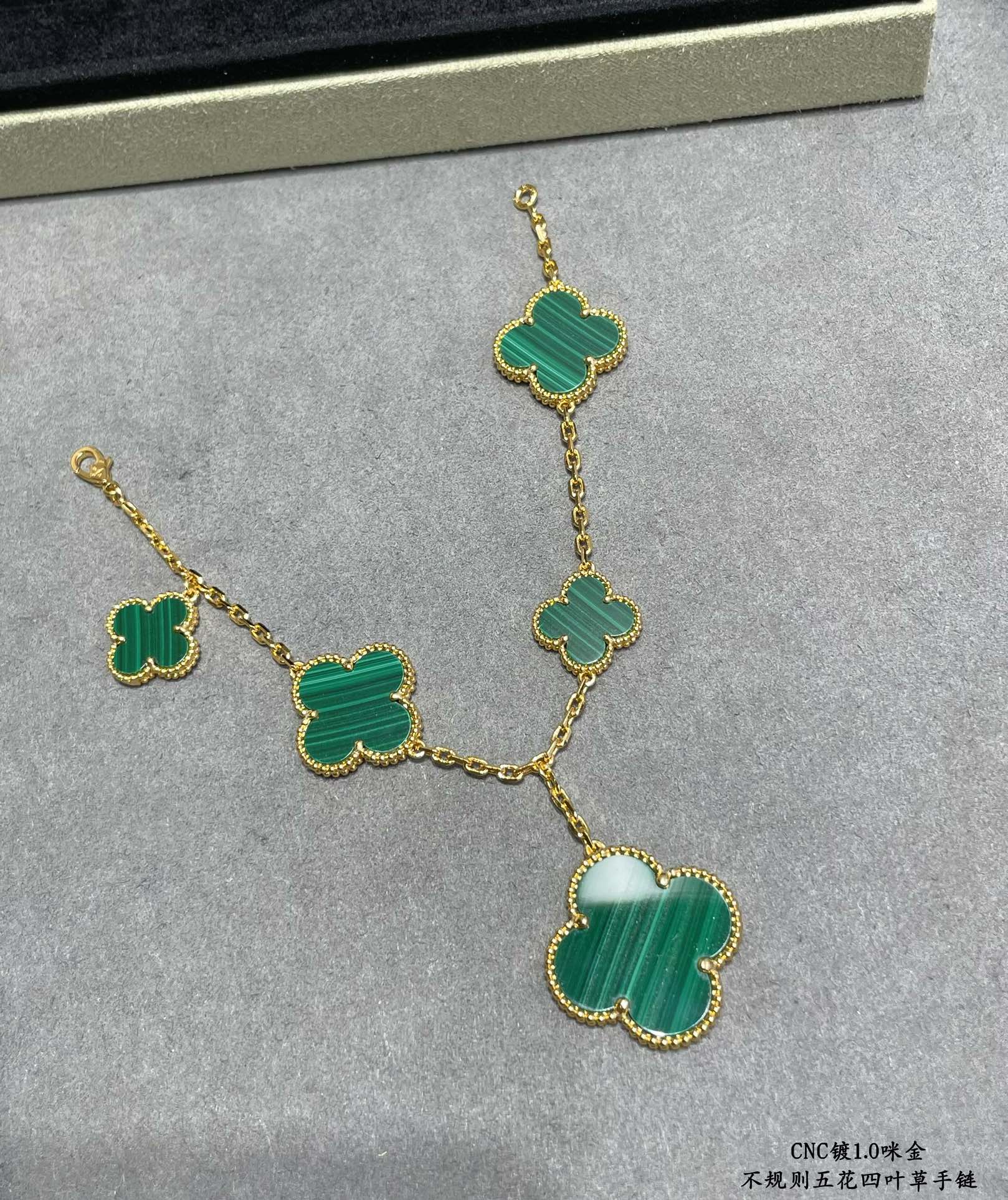 5-Leaf Clover Malachite Bracelet Item No.0640