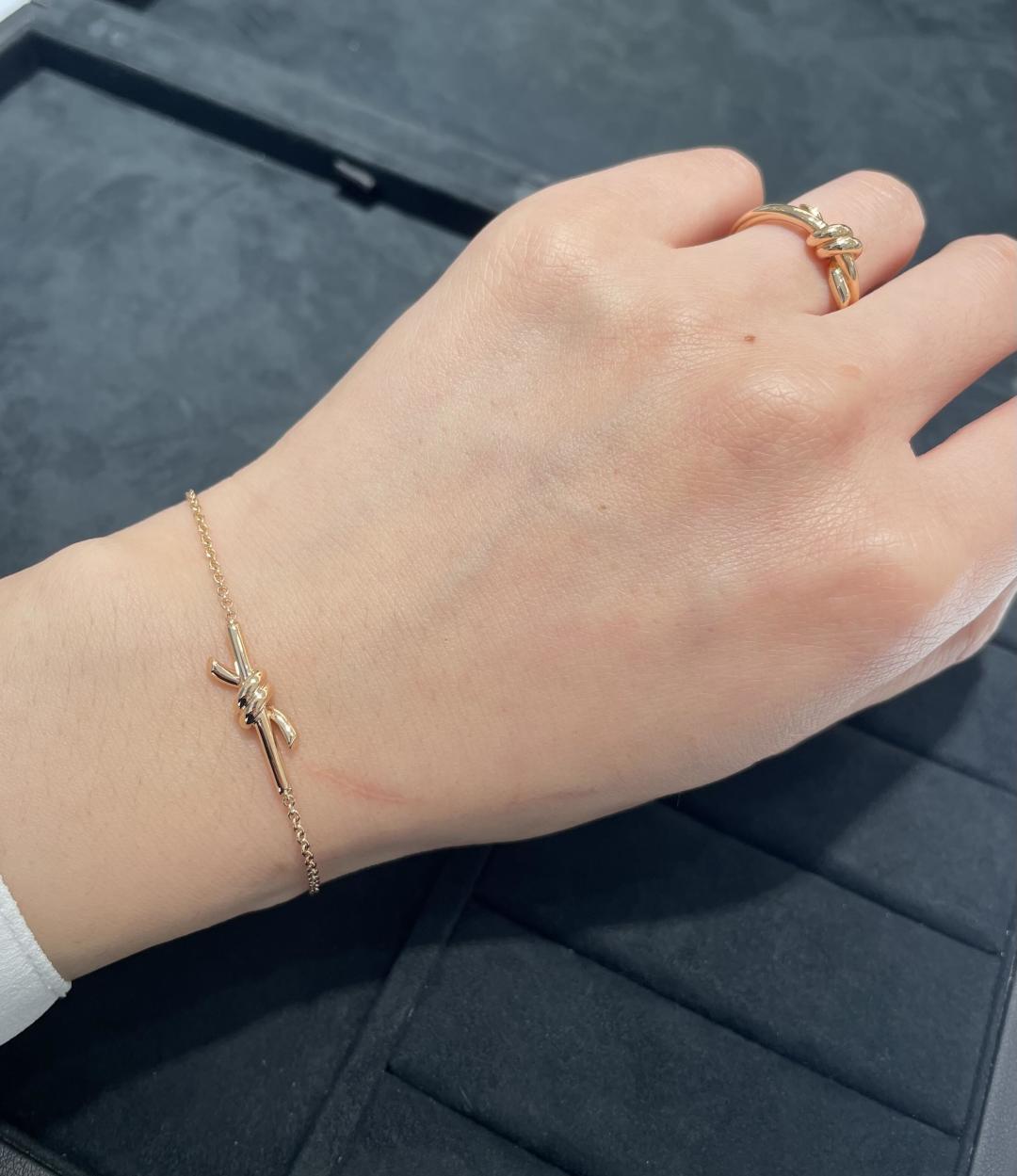 Knot Bracelet Item No.250415