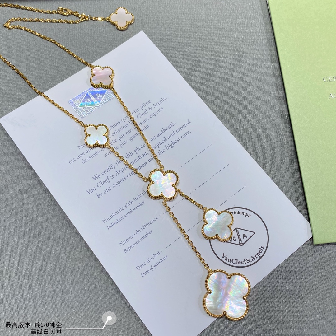 6 Four-Leaf Clover Mother-of-Pearl Necklace Item No.0181