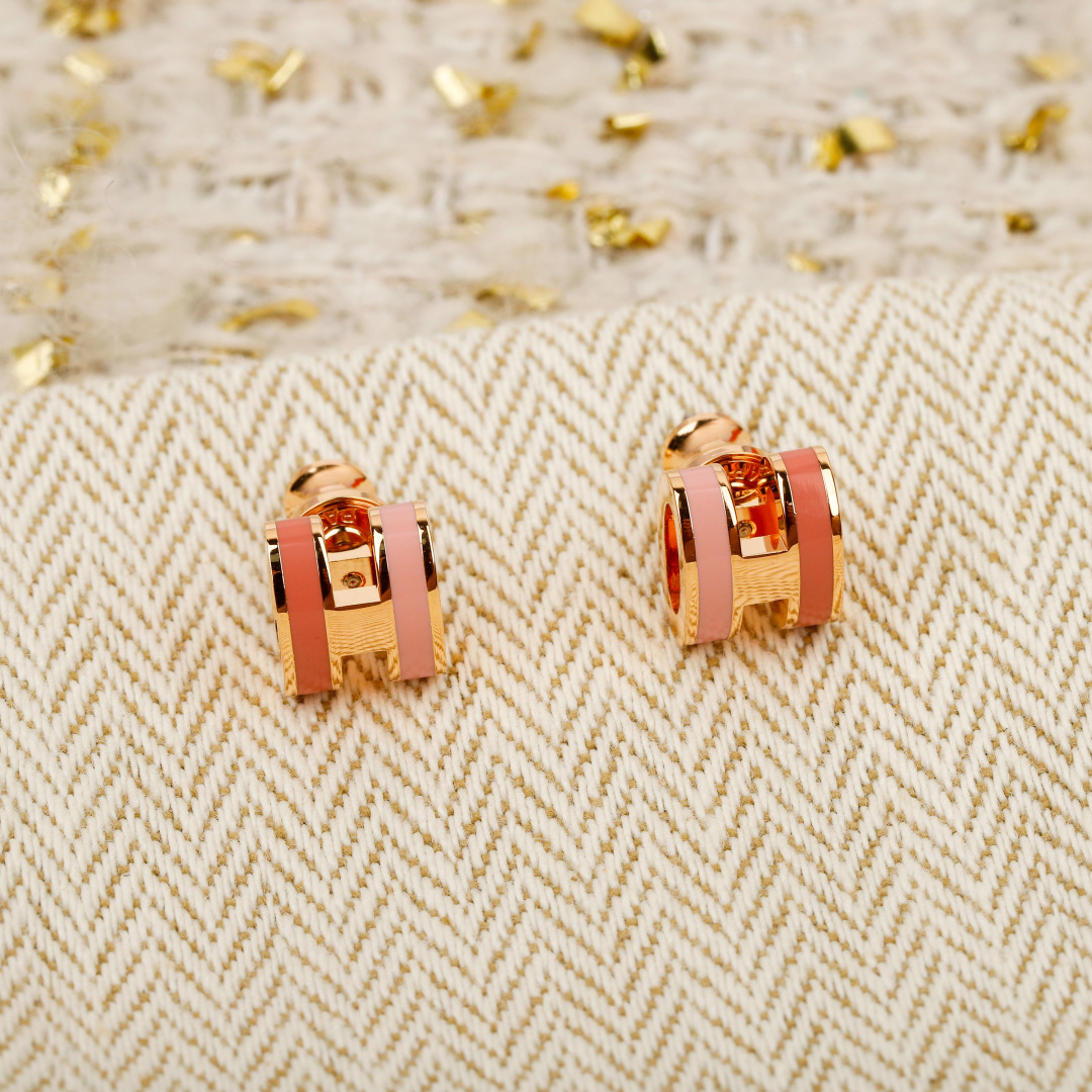 Mini Pop H Earrings Item No.203258