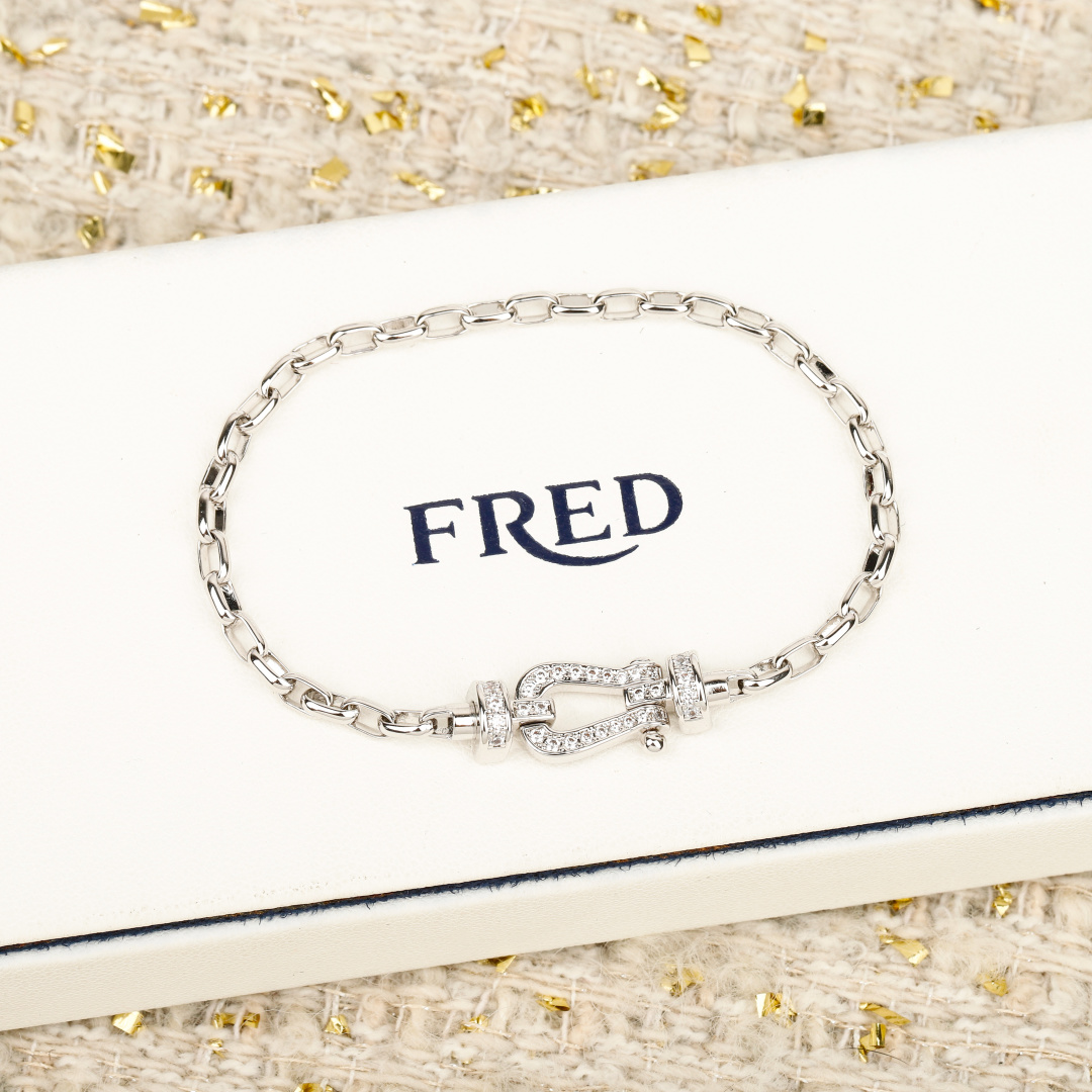 Horseshoe Clasp Bracelet Item No.210443