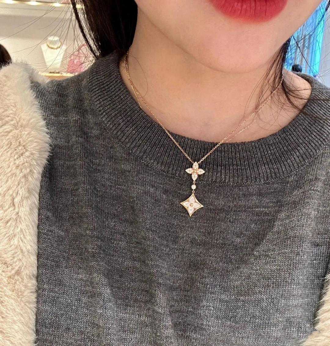 Shell Diamond Necklace Item No.250434